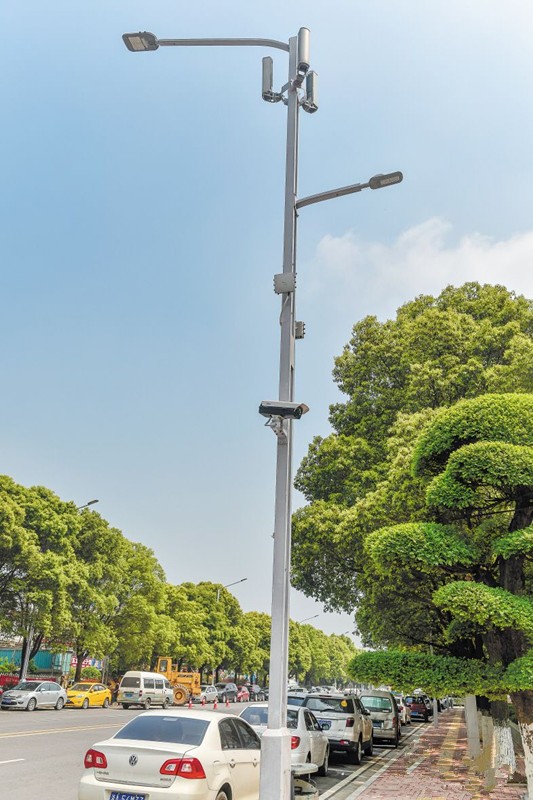 湖(hu)南(nan)首(shou)條“智慧炤明路(lu)”亮(liang)相長沙隆(long)平高(gao)科技(ji)園