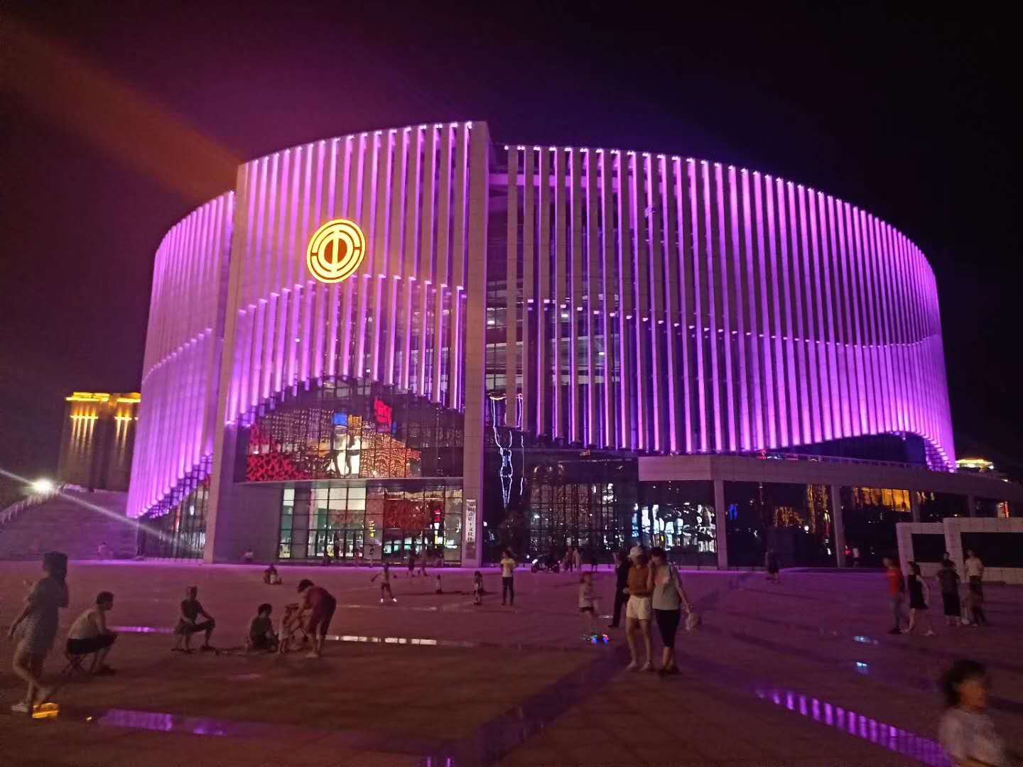 踐行(xing)工(gong)匠精神(shen)，我們繼(ji)續砥(di)礪前行(xing)
